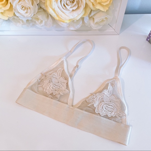 Urban Outfitters Other - Urban outfitters, soft bra (Size S)